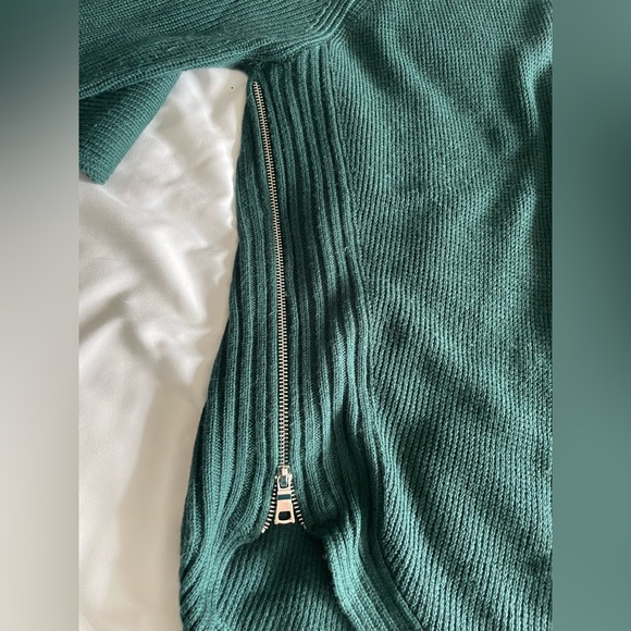 Women’s Sweater, Size L - Picture 2 of 3